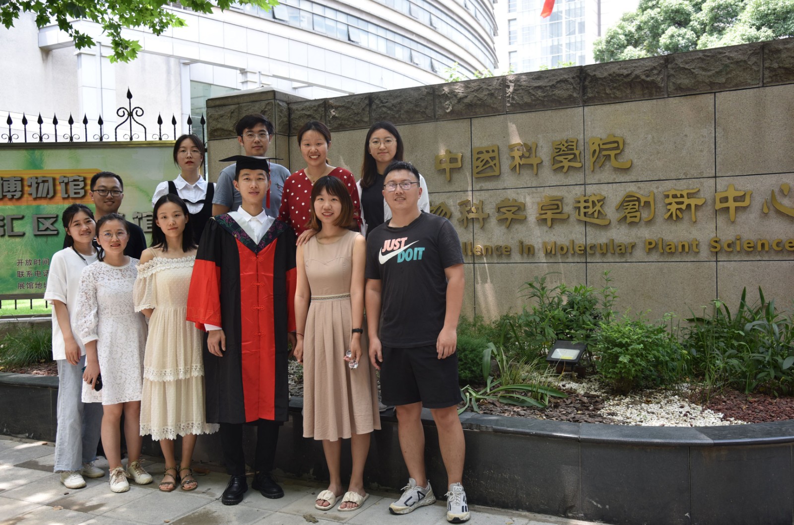 Zhi Xie's graduation.jpg